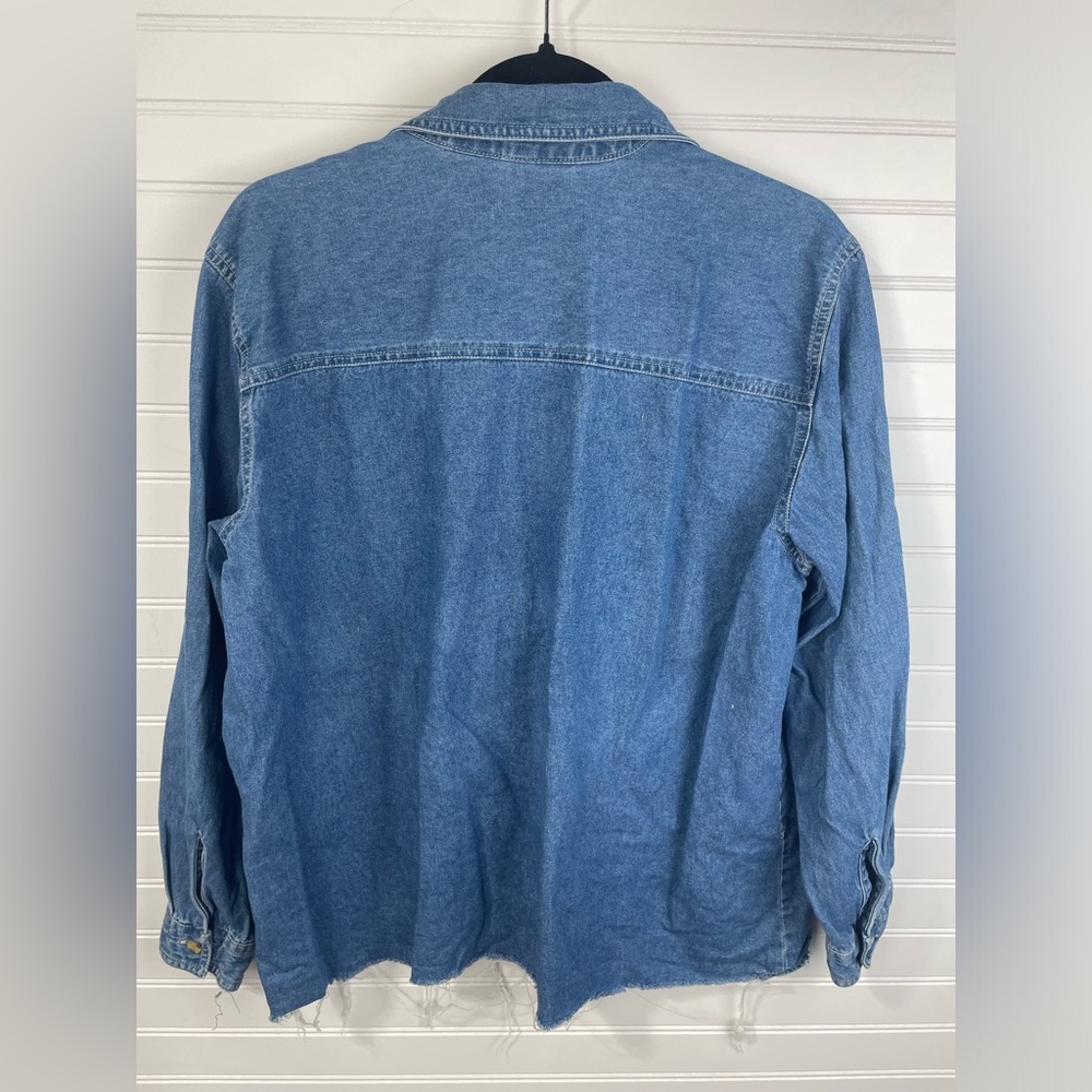 Bobbie Brooks Blue Denim Vintage Embroidered Christmas Top Women’s EUC - Picture 2 of 8
